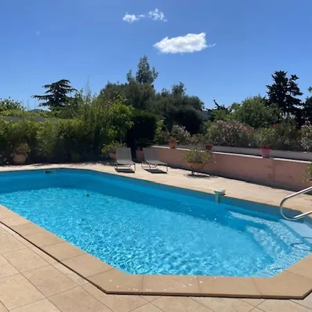 Apartment La Dolce - Confortable T2 En Rez-de-jardin Devant Piscine